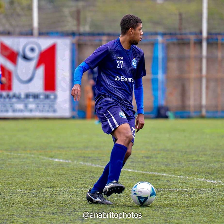 Luan jogando pelo Aimoré